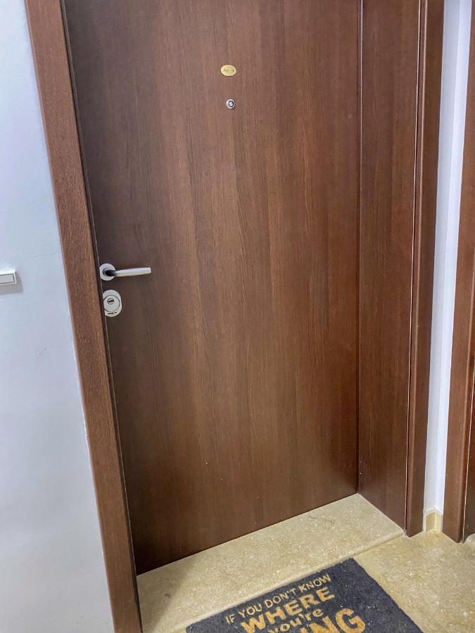Stylish Urban Apart New 2021 Close To The Beach Varna Exterior foto
